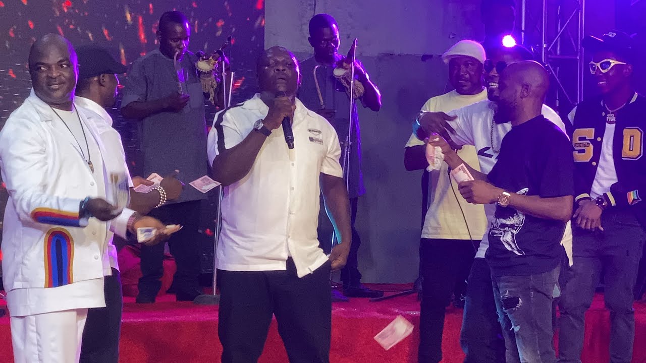 NO MORE WAR: OBESERE, MALAIKA, ATAWEWE SPRAYED REMI ALUKO ON STAGE AT OBESERE & FRIENDS CONCERT