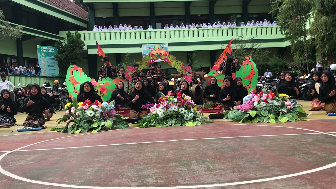 MAN Kota Batu Kelas XII IPS 2 x Apel Ireng