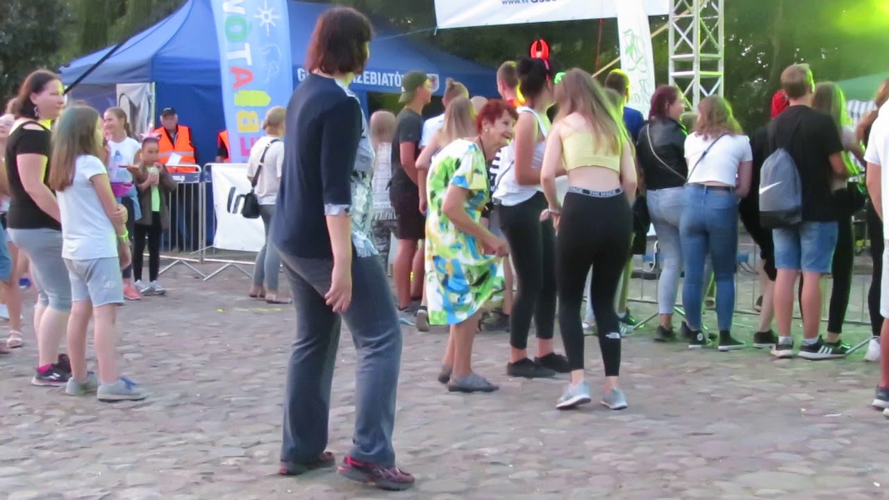 TRZEBIATÓW - "Święto Kaszy": roztańczona , leciwa i zabawna babcia Janina szaleje : 28.07.2019/20:52