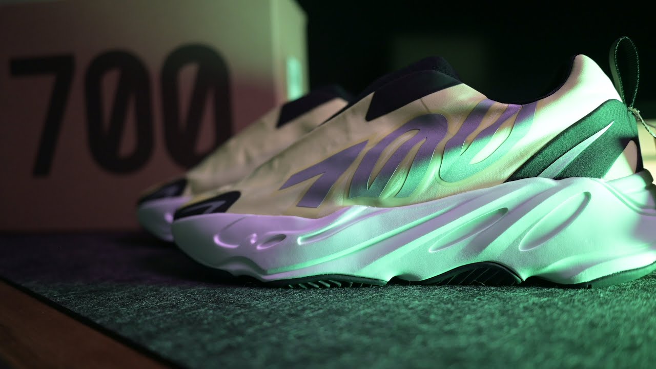 YEEZY 700 MNVN 