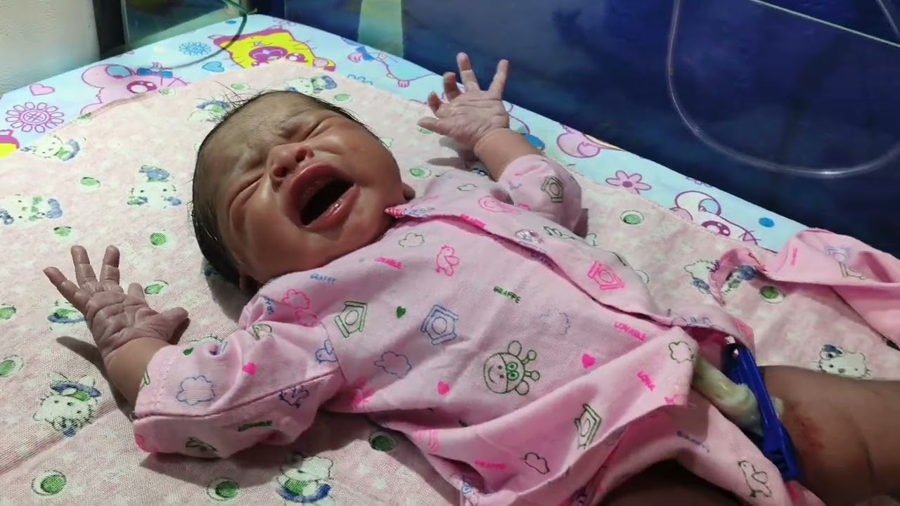 First time crying baby reaction 🥰#adorably #newbornbaby #trendingvideo 