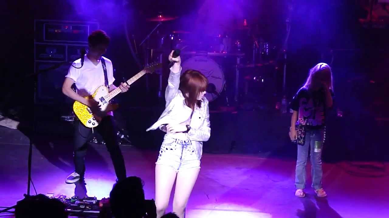 Carly Rae Jepsen - Call Me Maybe (Live at the Minnesota Zoo).