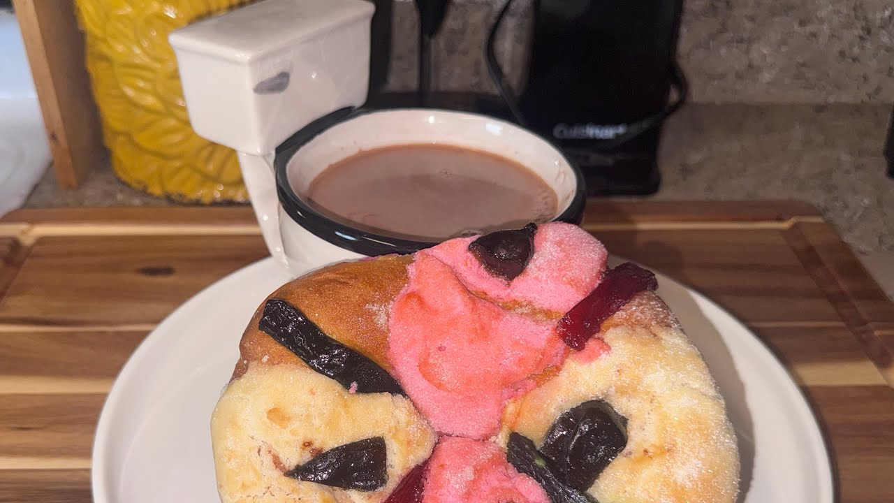 Delicioso Chocolate Abuelita con su rosquita de reyes😋