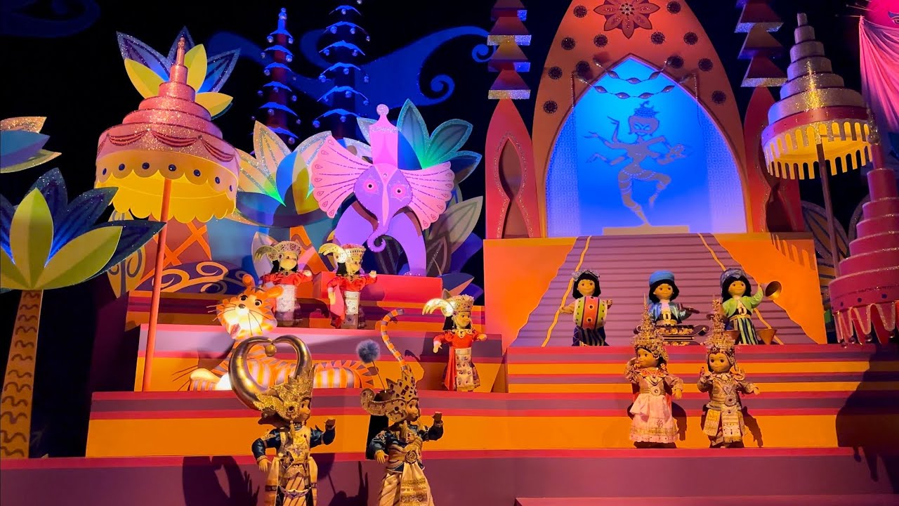 “it’s a small world” Left side view Hong Kong Disneyland Full ride