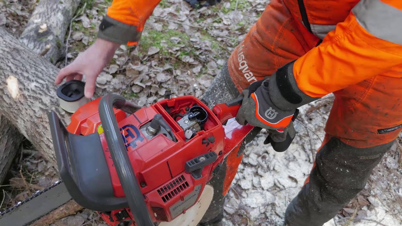 Lasse Strandell demonstrates his Factory Tuned Husqvarna 372XP