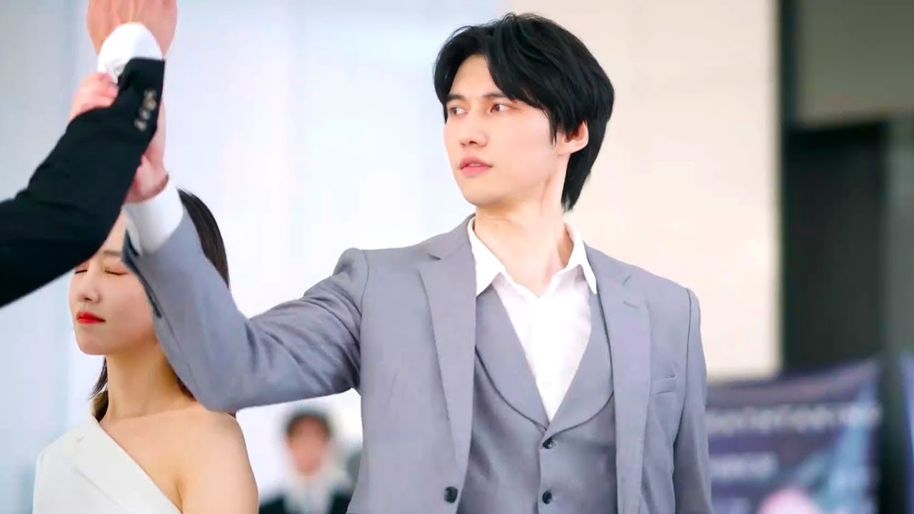 🎬渣男恼羞成怒要扇影后！总裁超帅救妻：她现在是我的女人！|影后的复仇 Revenge of the Best Actress🍨撒糖LIVESweetLIVE🍨