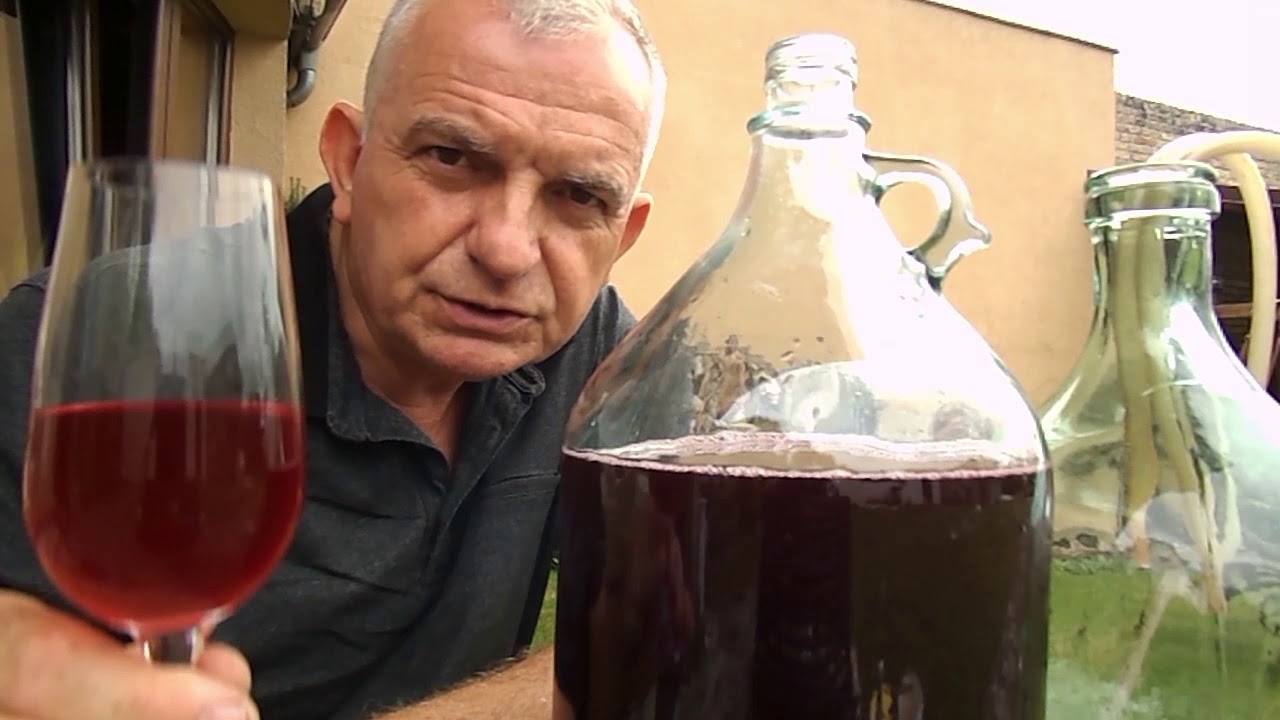 Wino wiśniowe z Krajenki, gotowanie na Winiarach. Mirosław Wrona przedstawia.