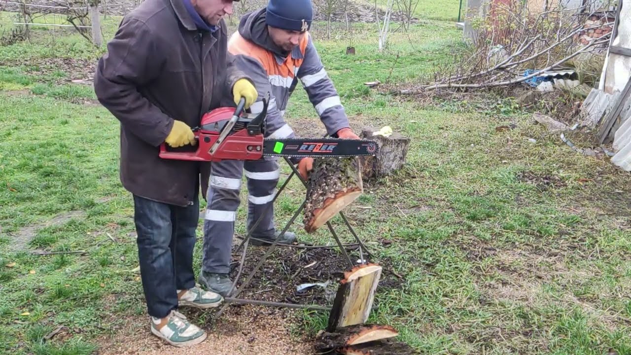 Chainsaw Wood Cutting in the Countryside🪚🇺🇦