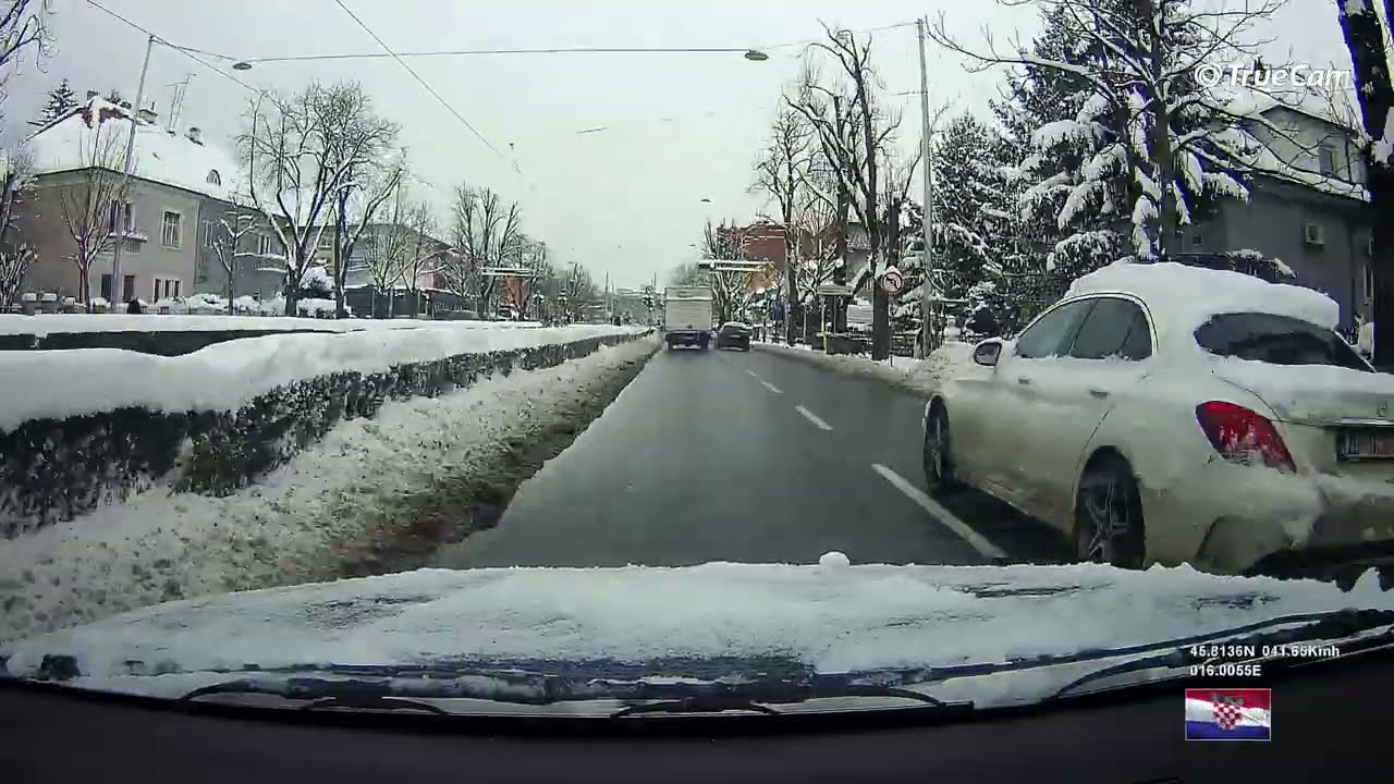 Zagreb pod snijegom ❄️☃️: Vožnja od Trga Žrtava Fašizma 🚙 ( ex Džamije 🕌 ) do Maksimirskog stadiona