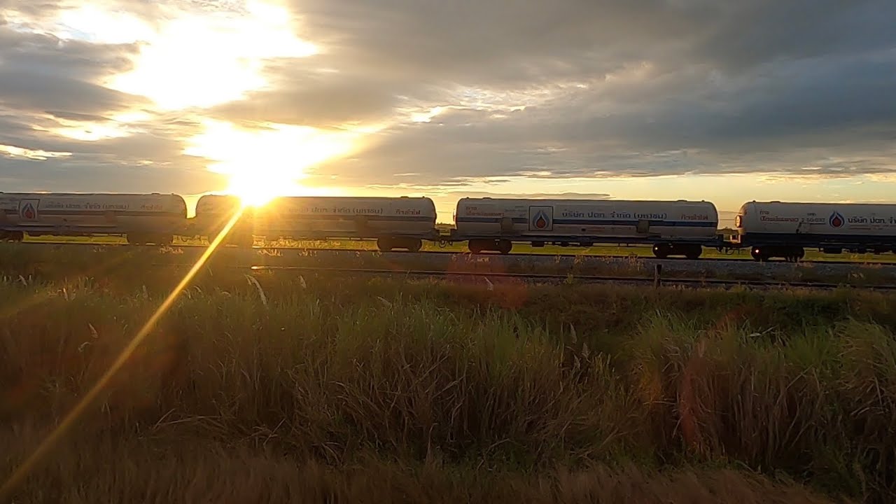 สถานีรถไฟปราจีนบุรีไปชุมทางคลอง19 บรรยากาศยามเย็นสวยมากๆ #รถไฟ #เดินทาง