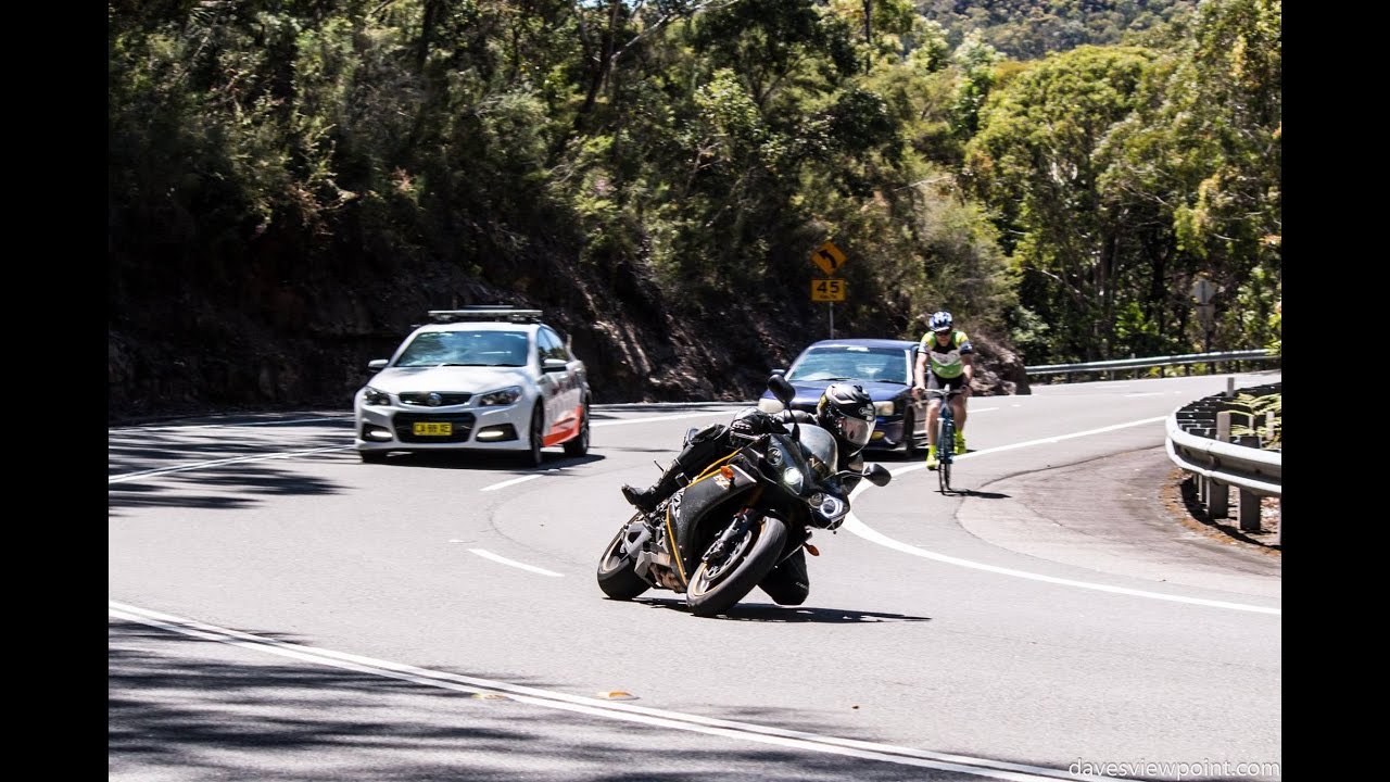 Police Chase, Fast Riders and a crash. Old Pacific Highway 06.11.2016