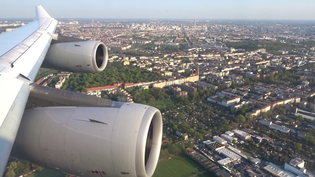Lufthansa Airbus 340-300 landing @ Berlin Tegel