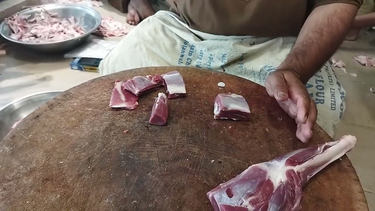 high skill goat shoulder meet cutting