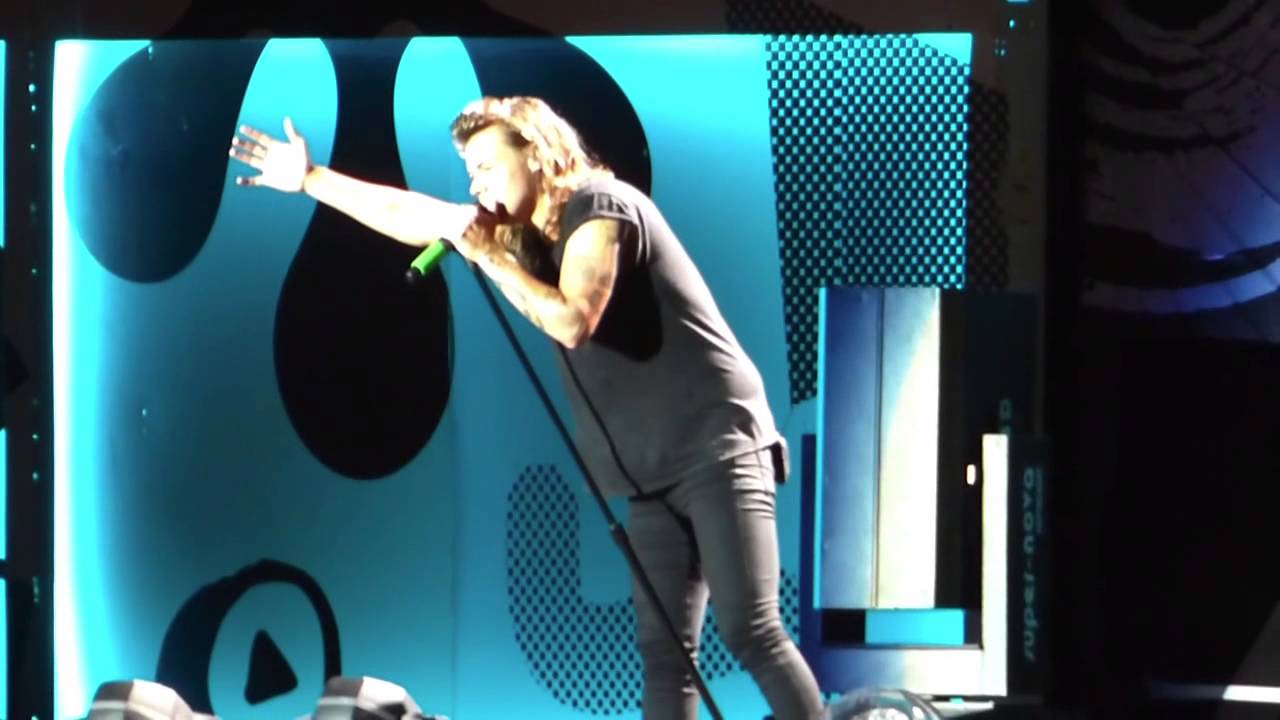 Harry styles calling out some dads. Otra Philly (Harry Talking)