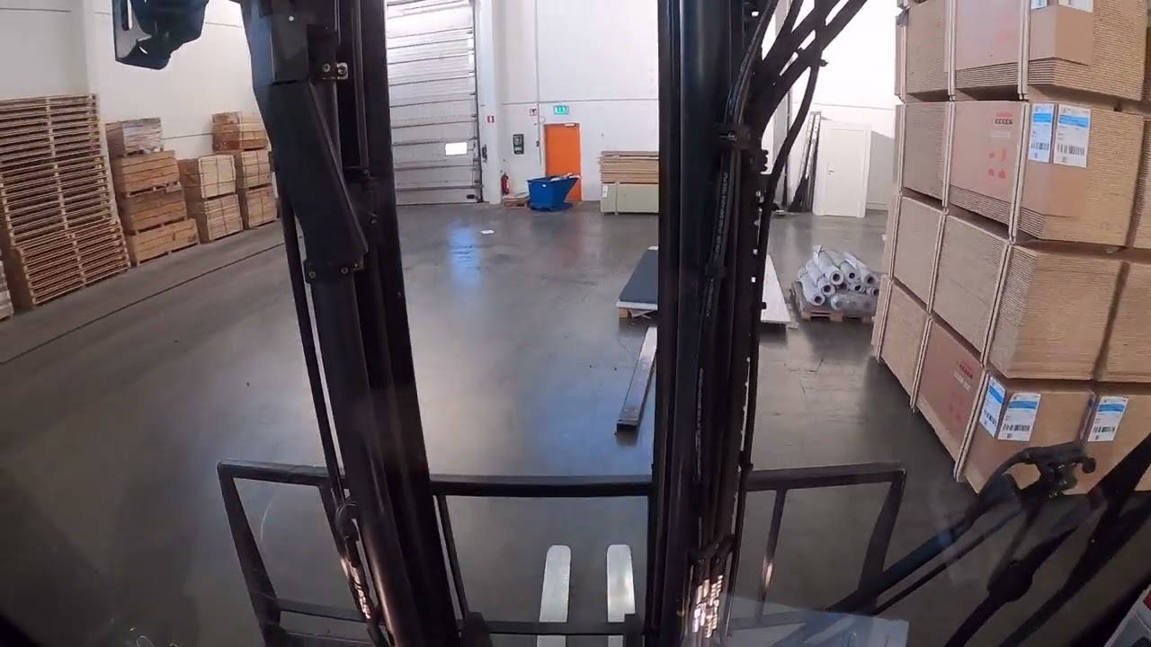 5-ton electric forklift truck POV: Unloading mixed load with Cembrit from Finland