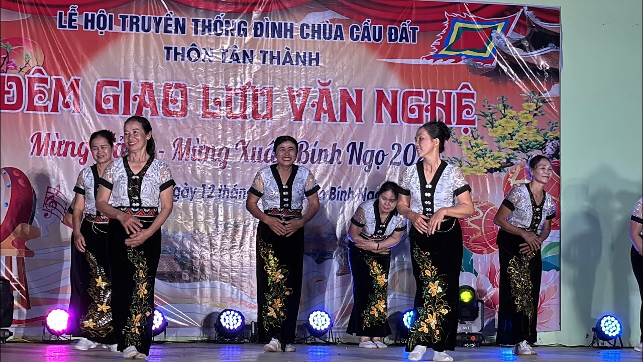 Múa TIẾNG KHÈN HOA BAN NỞ cực hayyyy