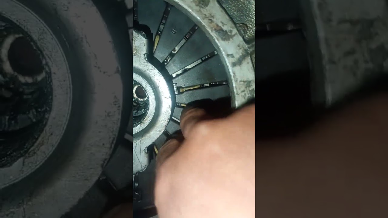 Espoleta do motor Iveco. Remoção do colar de embreagem 