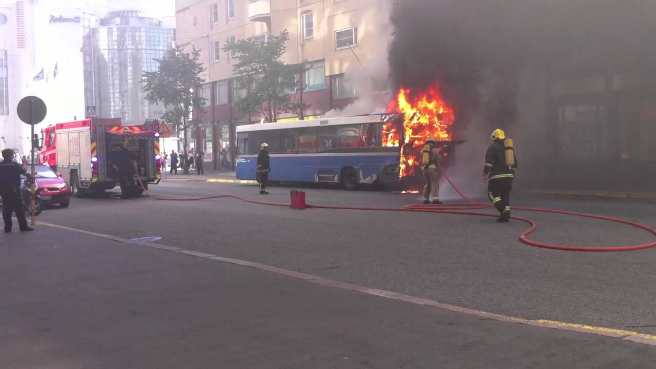 Palava bussi helsingissä 8.8.2011
