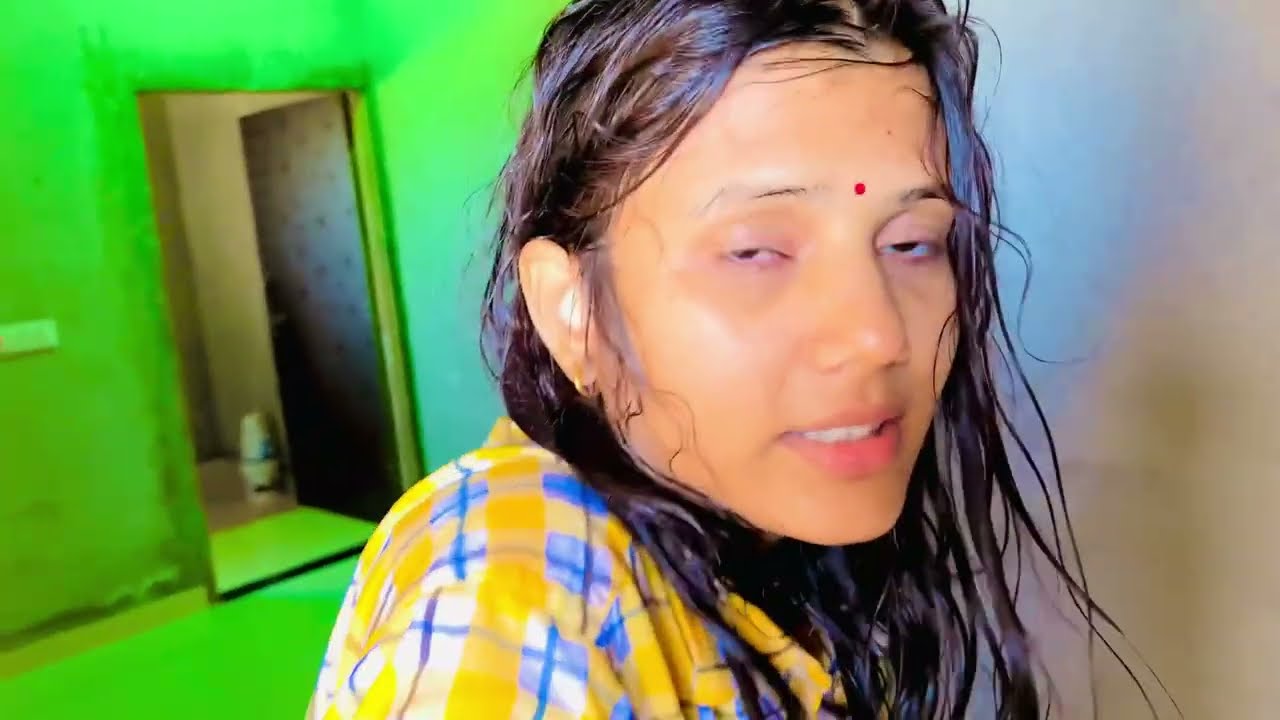 आज नींद मैं ही पानी की होली खिला दी pooja mam को