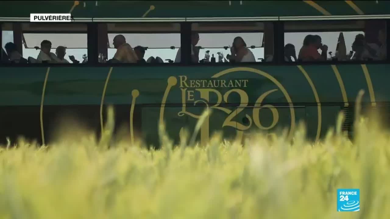 En route avec le bus gastronomique qui sillonne les vall&eacute;es auvergnates