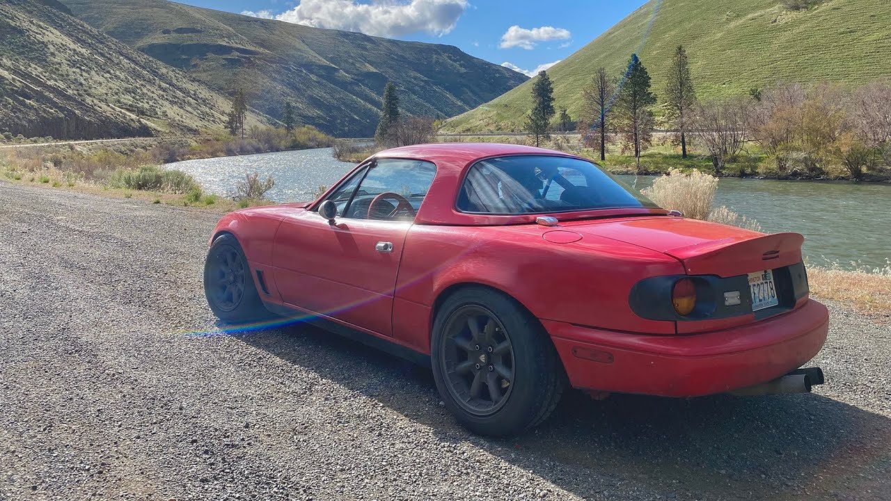 Spirited driving Miata NA South on Canyon Rd to Stonehenge