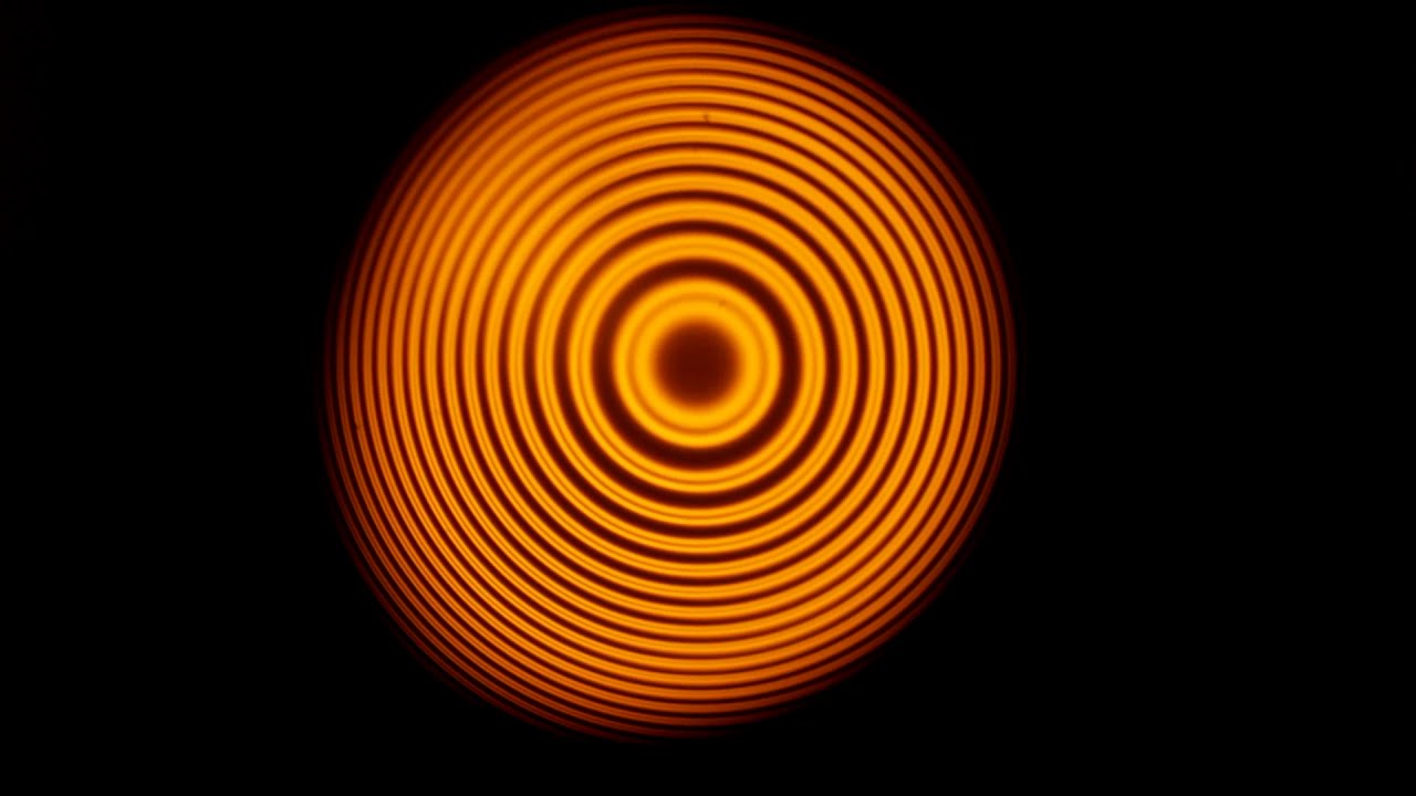 Fabry-Perot etalon experiment with a low-pressure sodium lamp