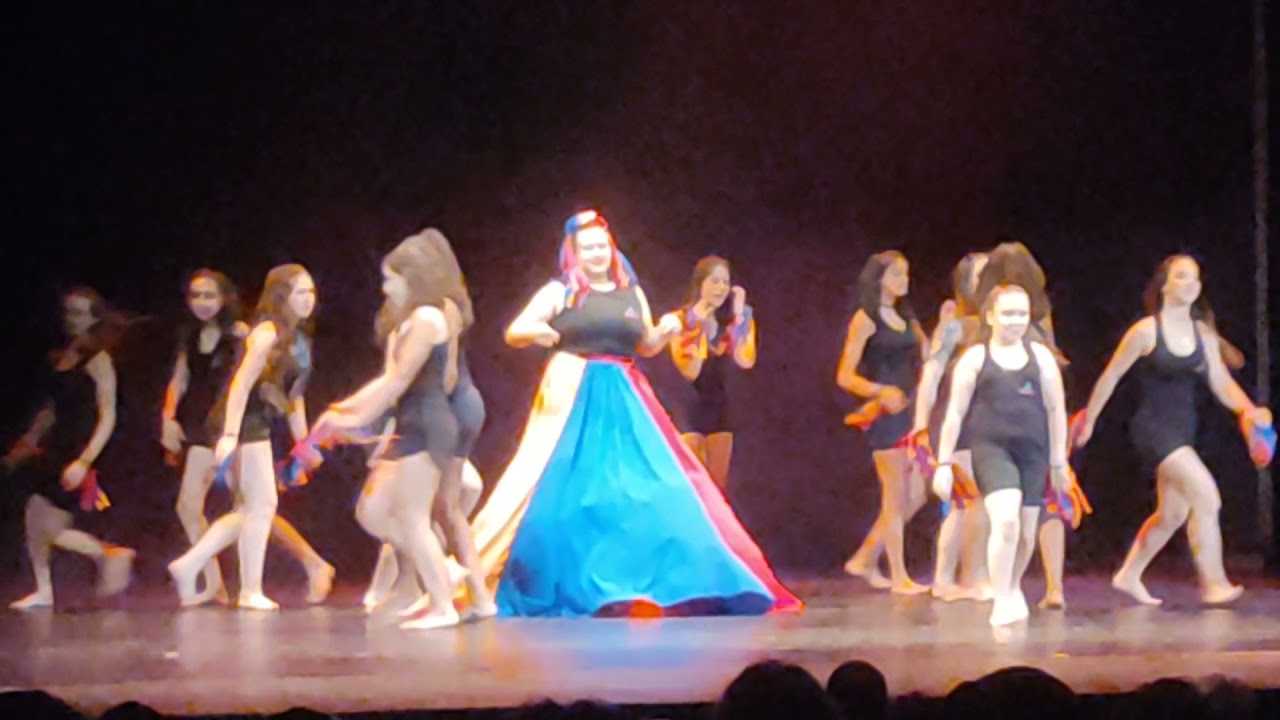 Coreografia: Tu vens.   Coreógrafas: Fernanda Docema e Claudia Raquel