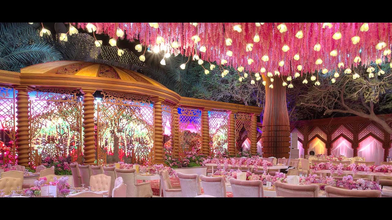 OUTDOOR WEDDING INSTALLATION PROCESS | Architectural Flower Ceiling and Wooden Decorations