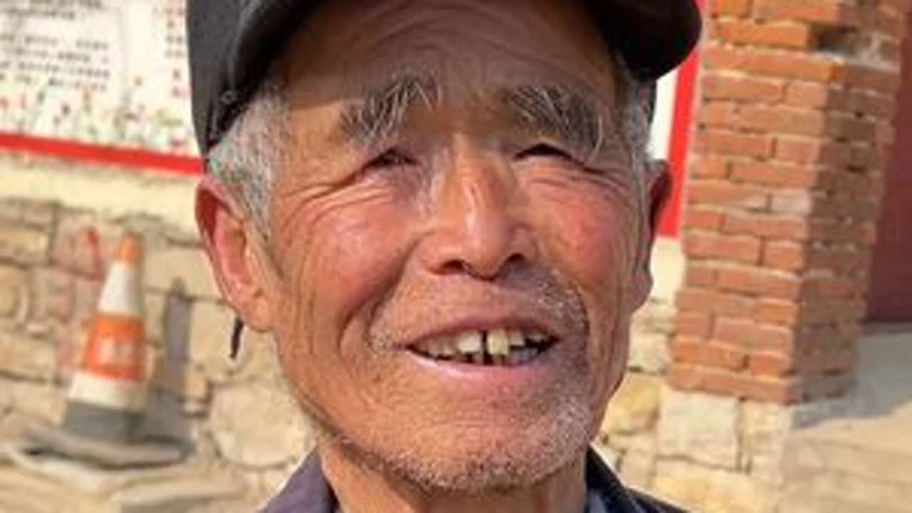 爷爷是一位不善言辞但爷爷的爱都在花生里#下乡理发#传递善良传递爱 #纪录真实生活