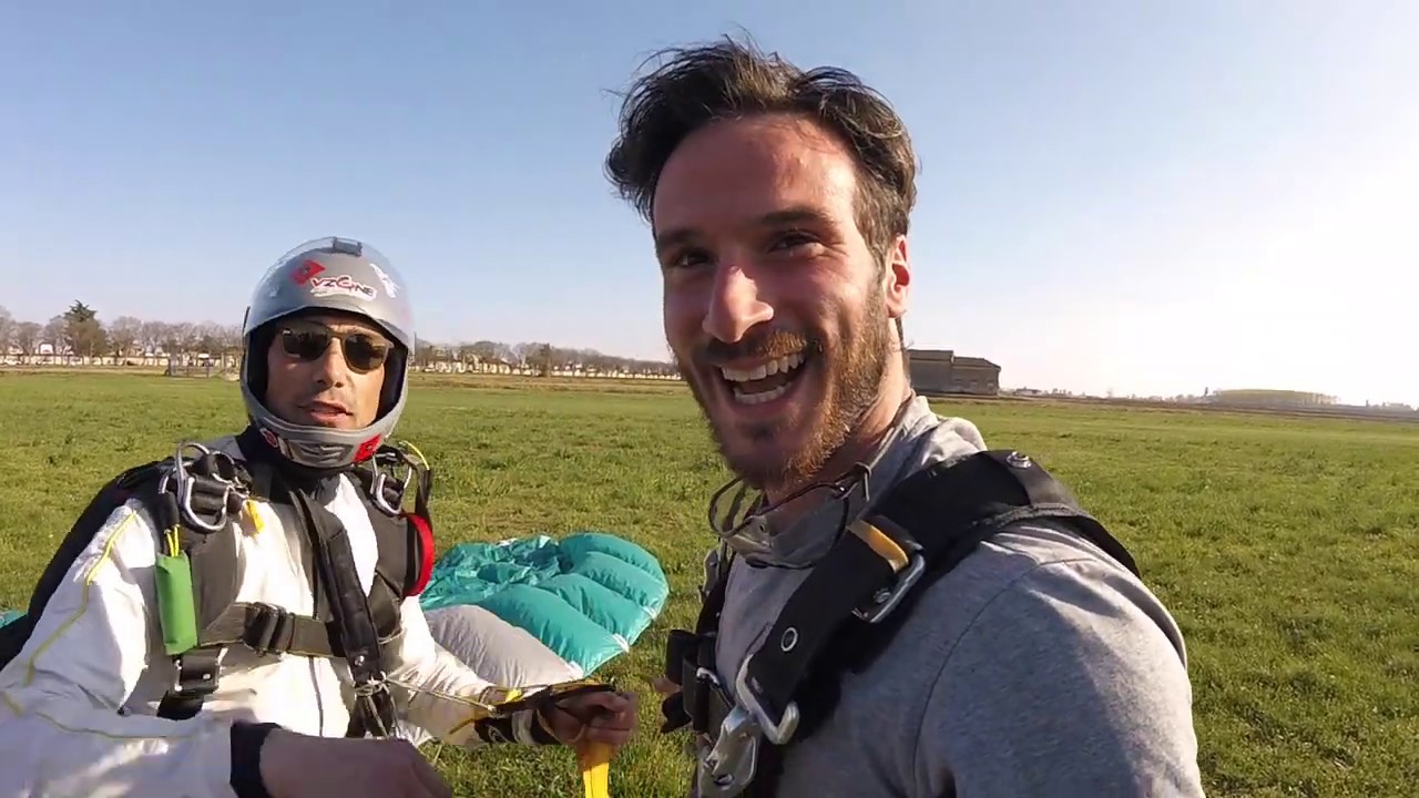 Lancio in tandem di super Tommaso, sempre da 4200 metri. Paracadutismo Vercelli