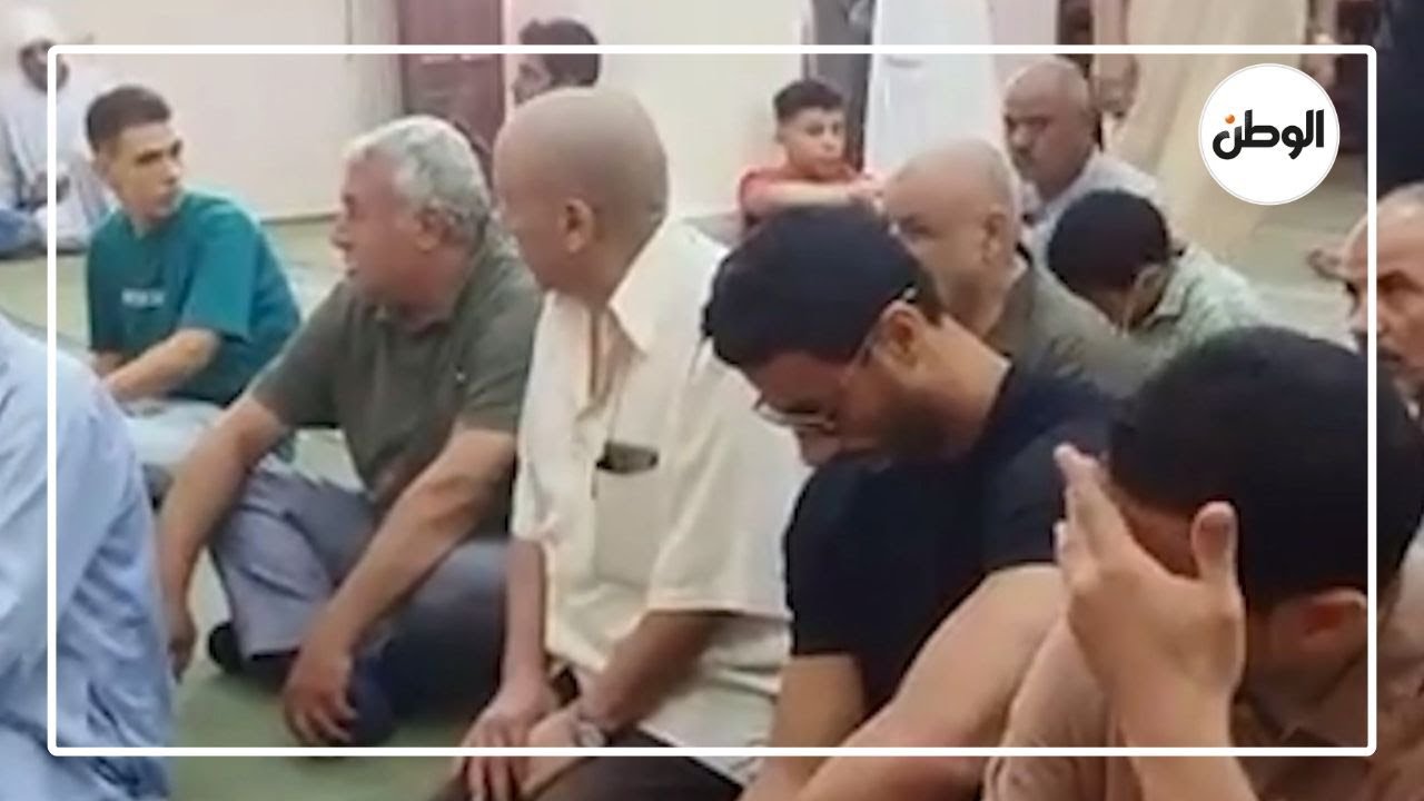 وصول جثمان والد محمد الشناوي إلى مسجد الإمام البخاري بقرية الشرقاوية بكفر الشيخ لأداء صلاة الجنازة