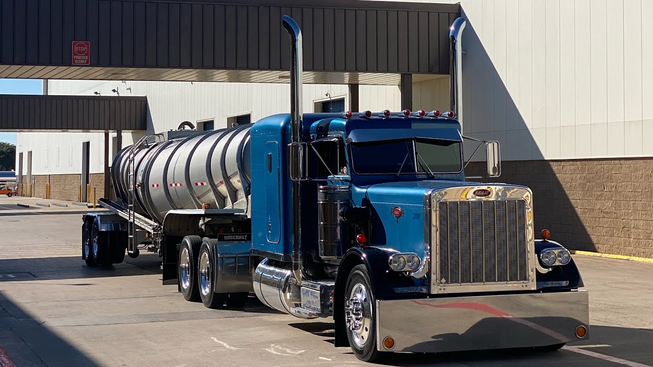 1987  Peterbilt 359 { THE Original old school look}