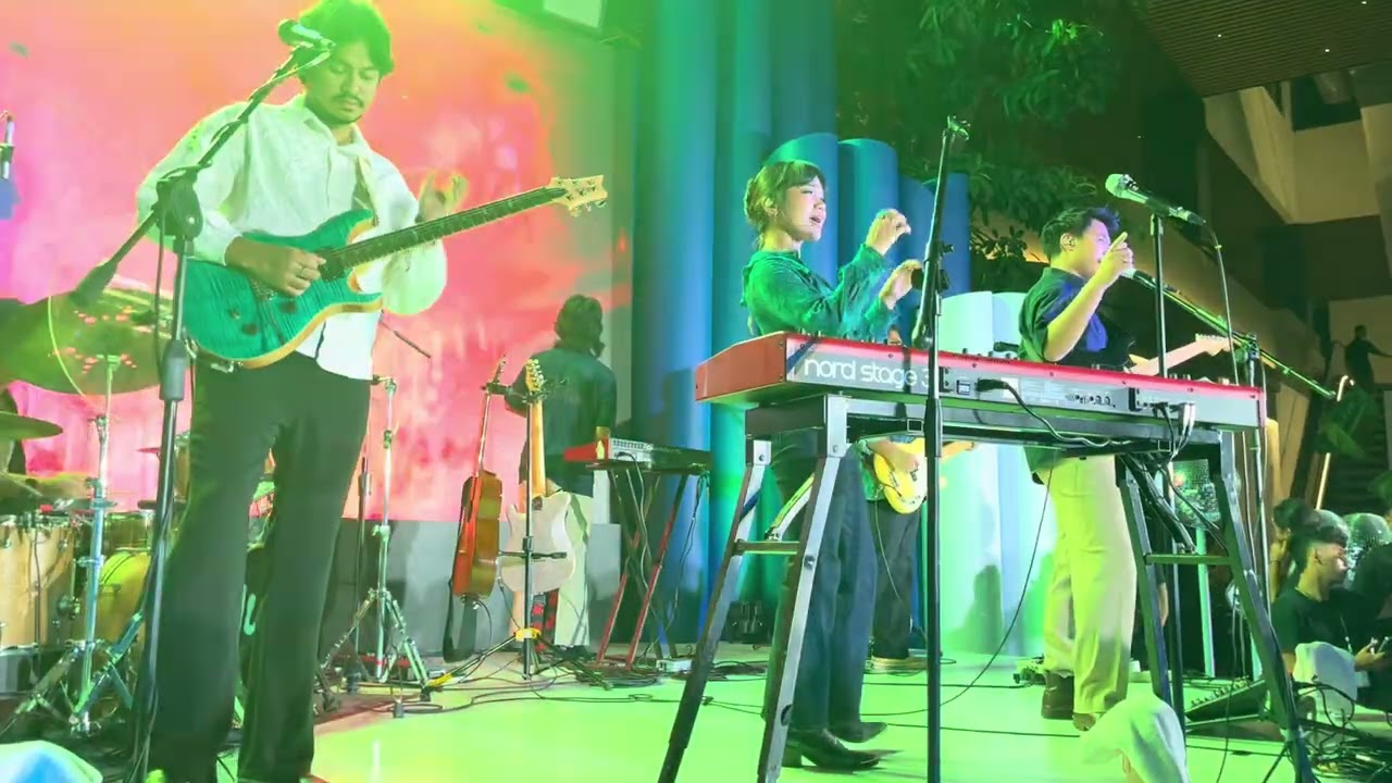Reality Club - Shut Up, Behave (Live at Mall Area, Urban Forest Cipete, Jakarta 12/10/2025)