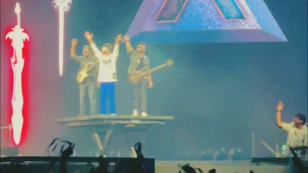 Anirudh Hukum Concert-Dubai | Leo- Badass song live performance