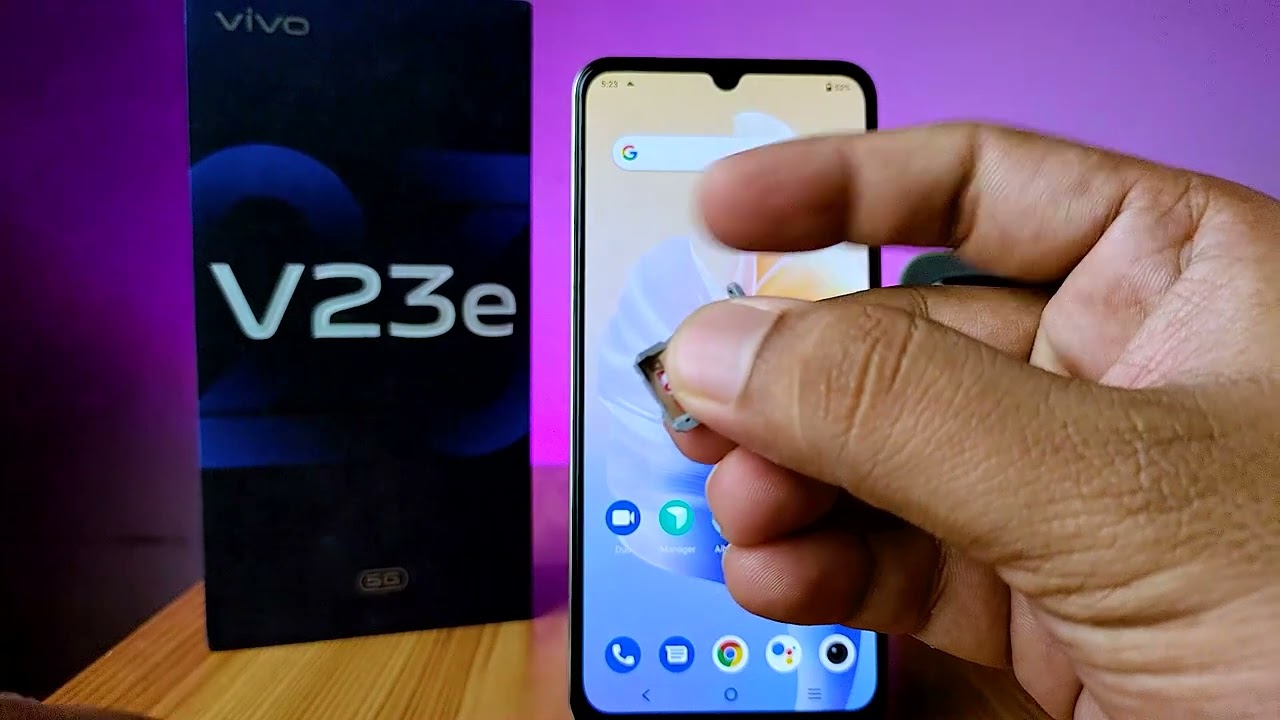 Jak włożyć kartę SIM i kartę SD do Vivo V23e