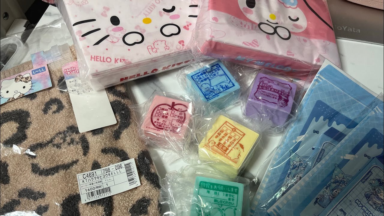【サンリオ購入品】ガチャお仕事スタンプ2コンプリート、キティ腹巻き、メロクロ袋、可愛いティッシュなど