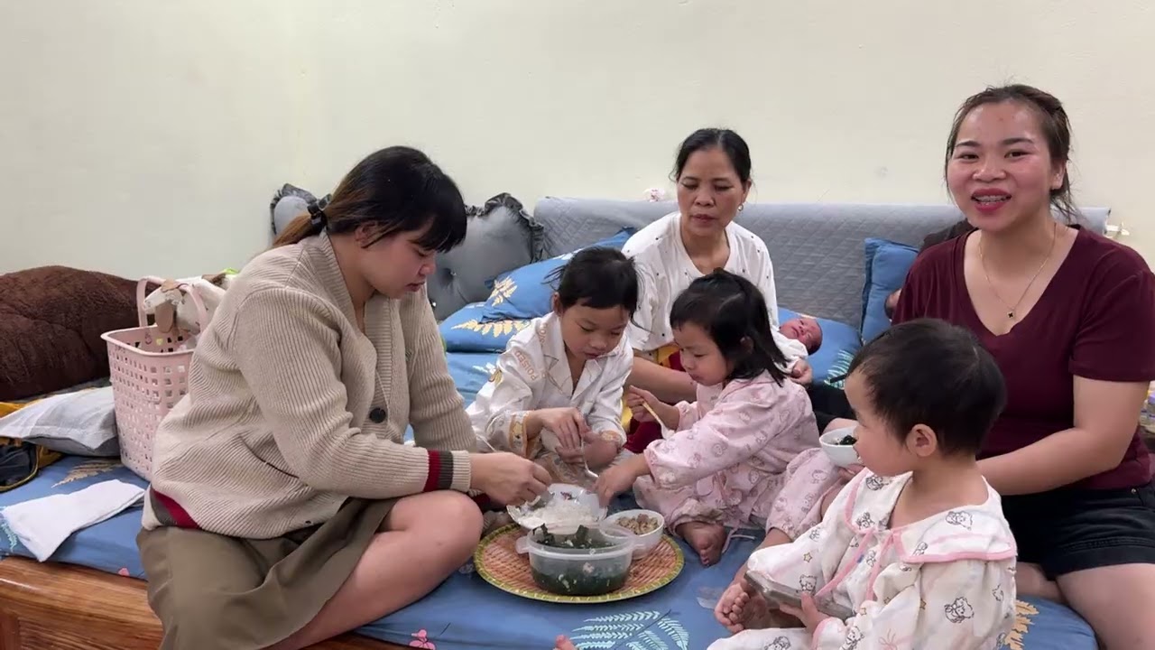 Chị Sen Khen Hoài Nấu Ăn Ngon Mà Thối Khắm Ăn Hết Cơm Của Mẹ