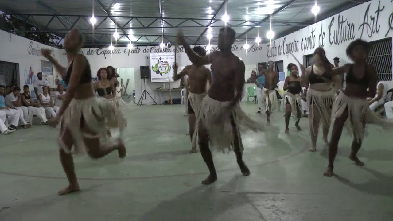 Coreografia de maculelê - Escola de Capoeira e ponto de cultura art bahia projeto arte em ação
