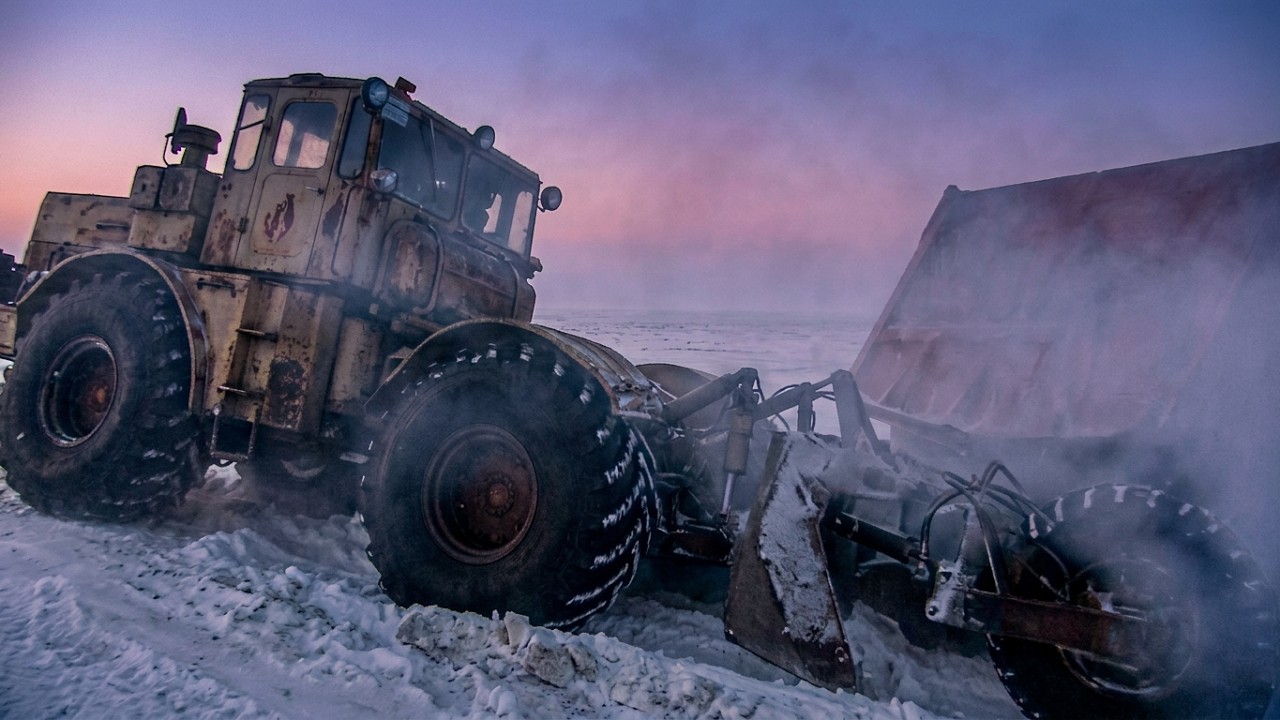 Driving on Russia&rsquo;s Deadliest Ice Highway