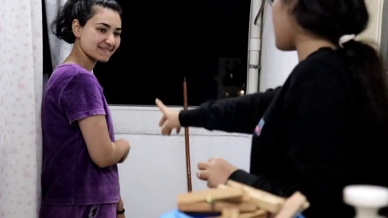 مقلب تمني بتدخن(البت بتشرب سجاير) 😂😂مقلب جامد جدا في تقي