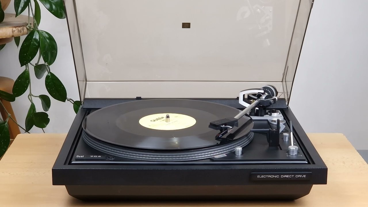 Queen - Kind Of Magic (Extended Mix) ~ Dual CS 704 + Ortofon SuperOM 30