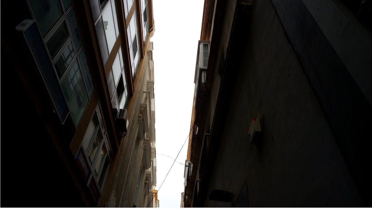 Man Busks In Streets Of Cadiz (AMAZING)