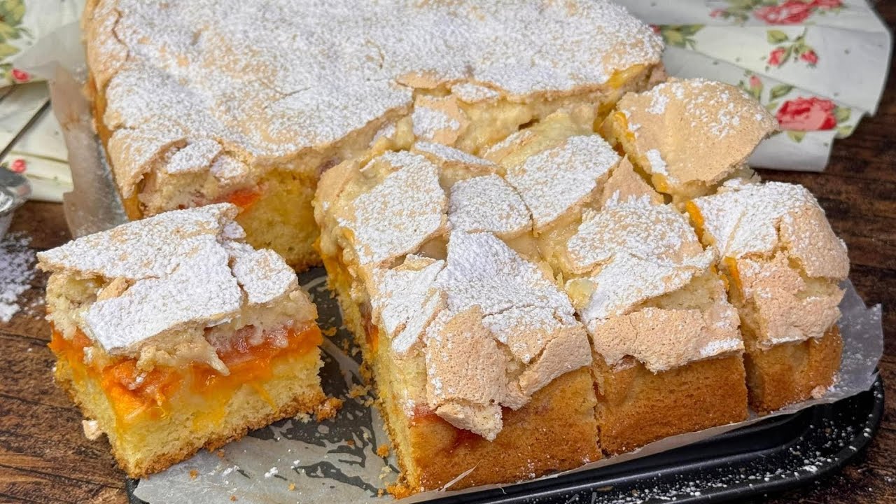 Torta soffice con le albicocche  Ricetta Facile