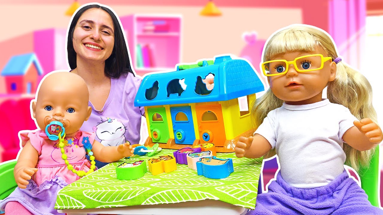 Il primo giorno all'asilo delle bambole. Una tata perfetta. Video per i bambini piccoli