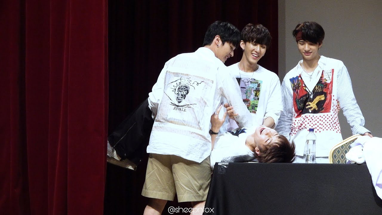180824 명동 팬싸인회 빙글빙글 돌아가는 짱인이의 하루 (스트레이 키즈 아이엔 Stray Kids I.N)