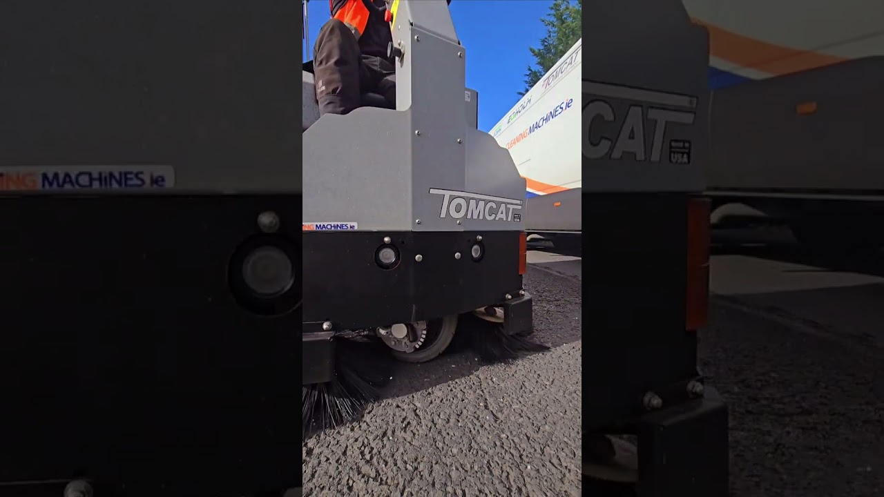 Tomcat EX33C rider scrubber dryer outdoor cleaning