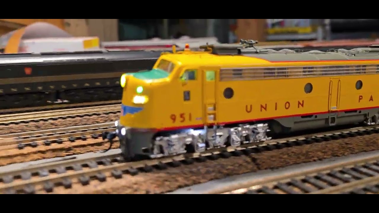 Brand New Walthers Union Pacific heritage E9s