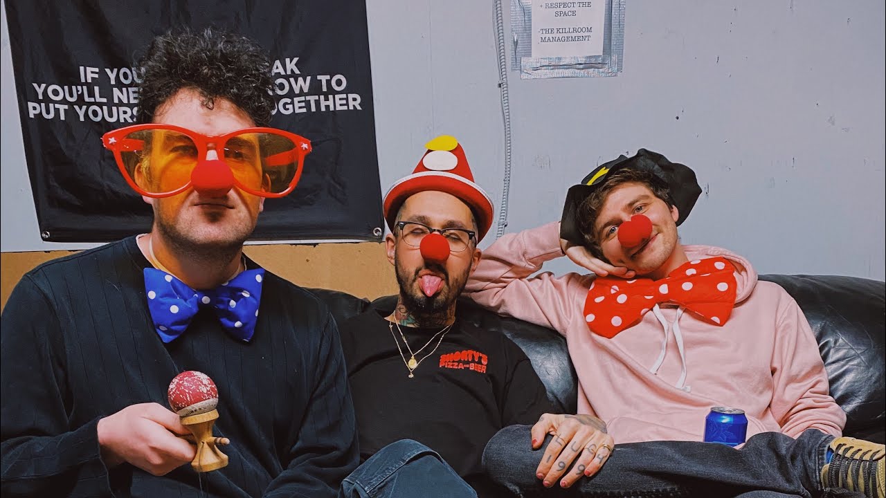 Strawberry Cough - Sad At The Mall (OFFICIAL VIDEO)
