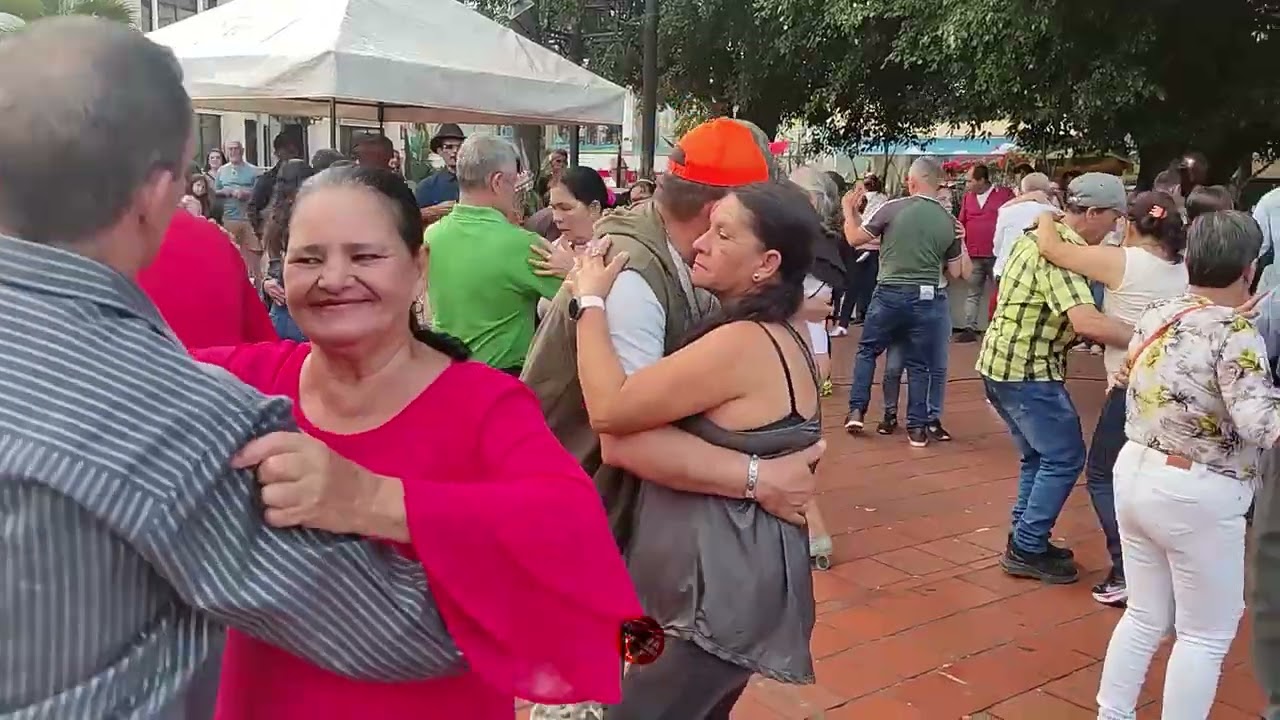 EL MEJORAL desde el Parque Central - Aprende a bailar con Fusión 4 @fusión 4