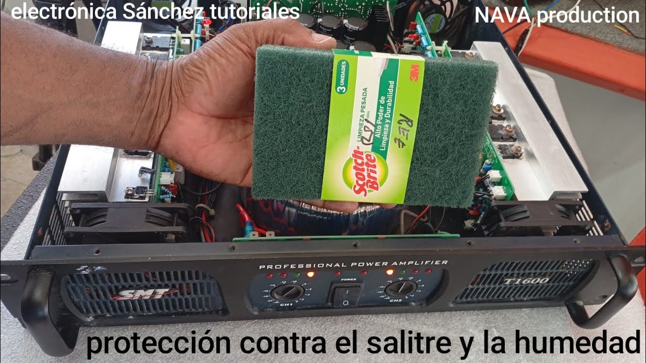 Protección contra el salitre y la humedad, en amplificador de audio profesional.